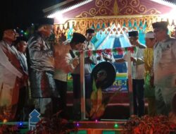 MTQ Kecamatan Pamenang Resmi Dibuka Wabup Nilwan Yahya dengan Pemukulan Gong
