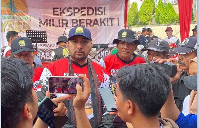 Pinto Jayanegara Ajak Masyarakat Jaga Kebersihan Sungai Batang Hari.