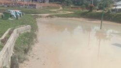 Sungai yang tercemar dampak aktifitas Ilegal Mining di Ponpes Hafidz Al Quran Desa Langling.