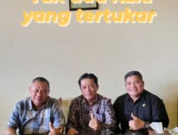 Tangkapan layar postingan story FB Ketua DPRD Merangin Herman Efendi bersama Calon Pj Bupati Fajarman. Kamis (10/8/2023).