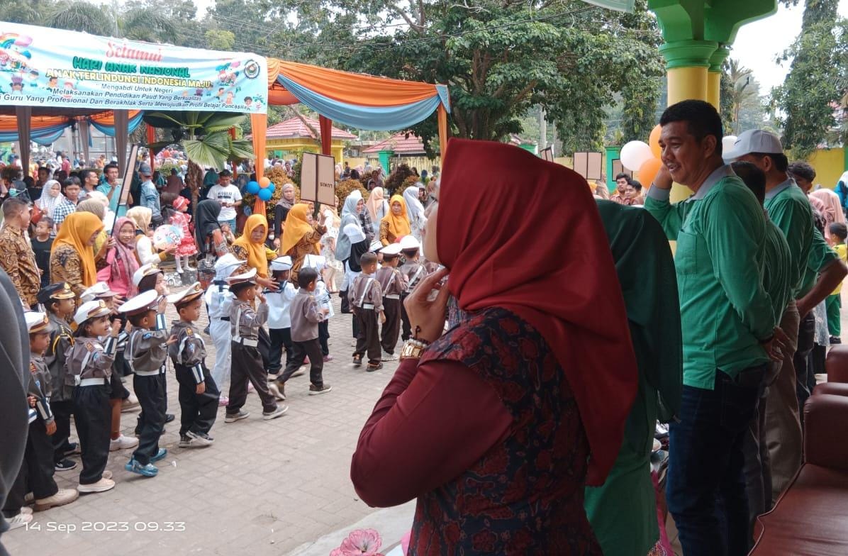 Wabup Nilwan Yahya Lepas Pawai Hari Anak Nasional di Dinas Pendidikan dan Kebudayaan Merangin. Kamis (14/9/2023).