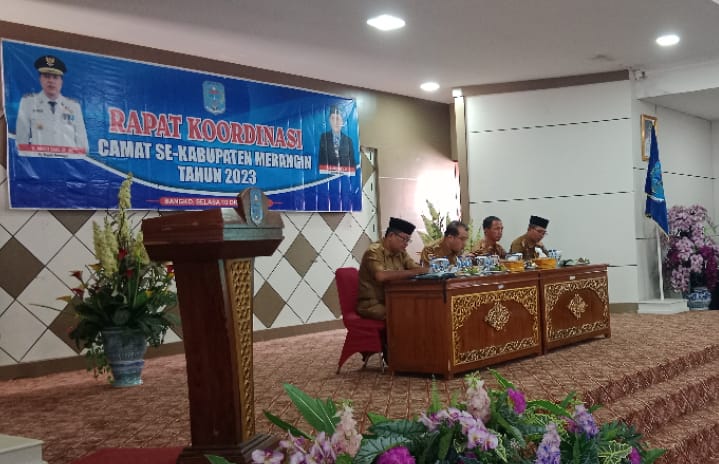 Rapa Koordinasi Camat se-Kabupaten Merangin di auditorium rumah dinas bupati. Selasa (10/10/2023).