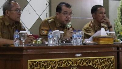 Pj Bupati Merangin H Mukti saat pimpin rapat bersama OPD dilingkup Pemkab Merangin di auditorium rumah dinas bupati. Senin (20/11/2023).