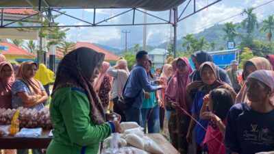 Gerakan pangan murah di kantor Camat Pangkalan Jambu digelar Dinas Ketahanan Pangan. Kamis (14/12/2023).