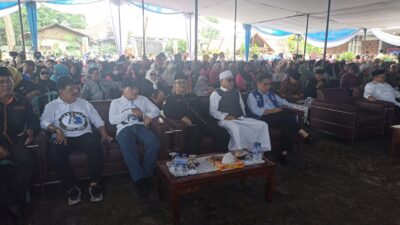Tampak massa penuhi Rumah Pemenangan Maulana (RPM) untuk Walikota Jambi 2024-2029.