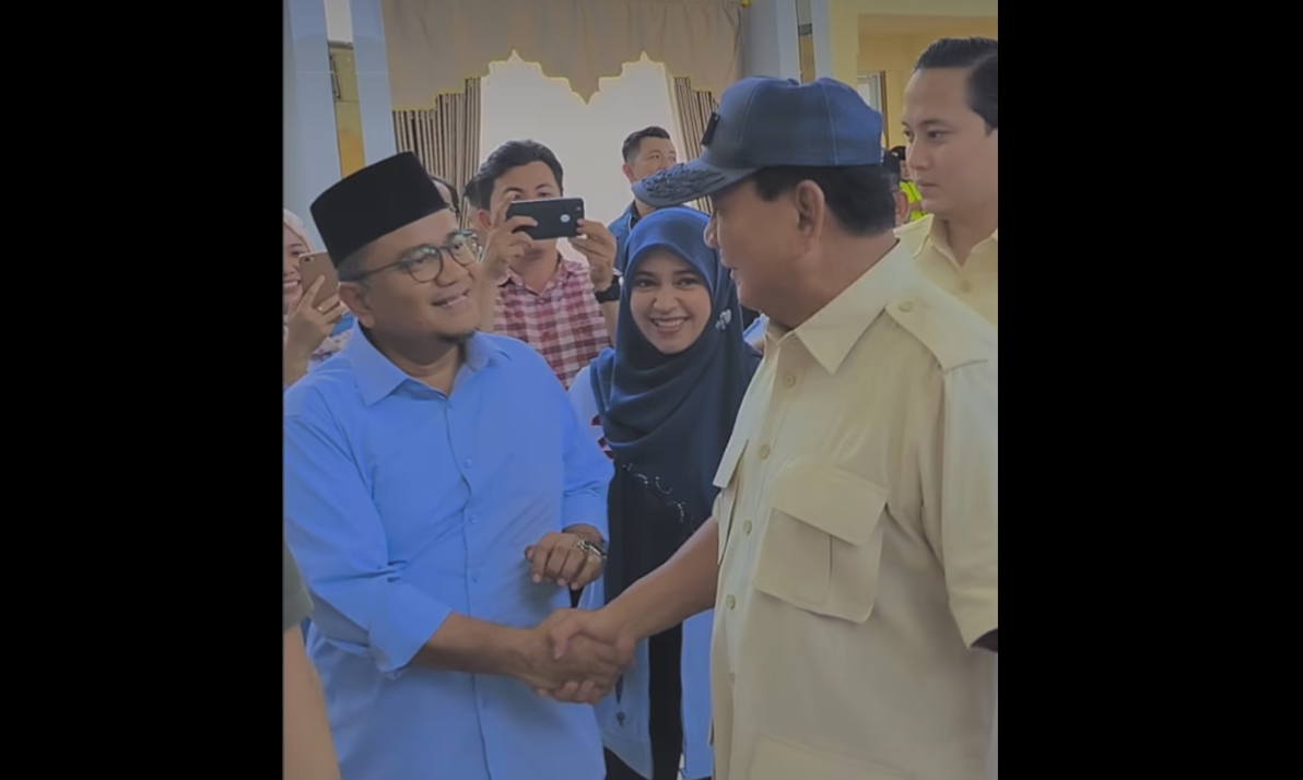 Saat dr Maulana sambut kedatangan Prabowo Subianto di Jambi. Selasa (09/01/2024).