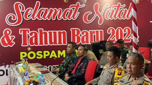 Ketua DPRD Provinsi Jambi, Edi Purwanto menghadiri zoom meeting dan pemantauan pengamanan malam pergantian tahun 2024 bersama dengan Kapolda Jambi, Irjen Pol Rusdi Hartono, Minggu (31/12/2023) malam.