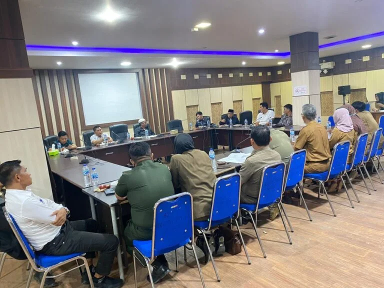 Saat hearing lintas Komisi DPRD Merangin bersama Kasat Pol-pp terkait pemecatan 59 anggotanya. (04/3/2024)