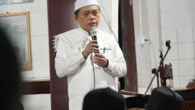 Malam Ke-12 Ramadhan, Gubernur Al Haris Tarawih di Desa Malapari