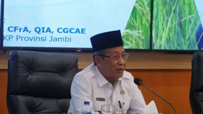 Wakil Gubernur (Wagub) Jambi sekaligus Ketua Tim Percepatan Penurunan Stunting (TPPS) Provinsi Jambi Drs. H. Abdullah Sani, M.Pd.I memimpin rapat Entry Meeting Program Pengawasan Stunting, Pengentasan Kemiskinan dan Sektor UMKM Provinsi Jambi, bertempat di Ruang Vip Rumah Dinas Gubernur Jambi, Rabu (28/02/2024).