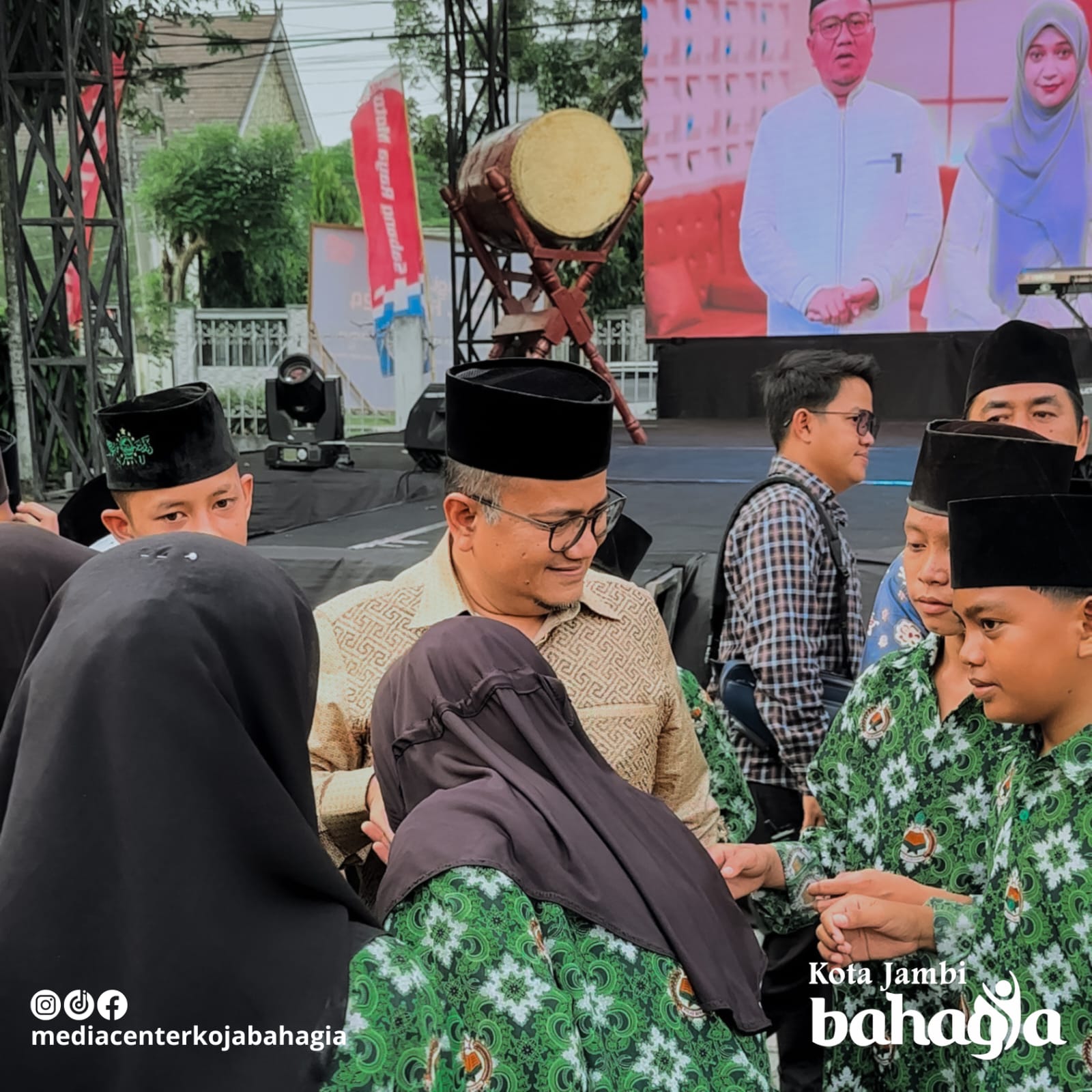 Dr.dr.H.Maulana, MKM, membuka secara resmi acara Bedug Festival 2024 di Gedung Putih, Broni, Kecamatan Telanaipura, Kota Jambi, pada Kamis (14/03/2024). 