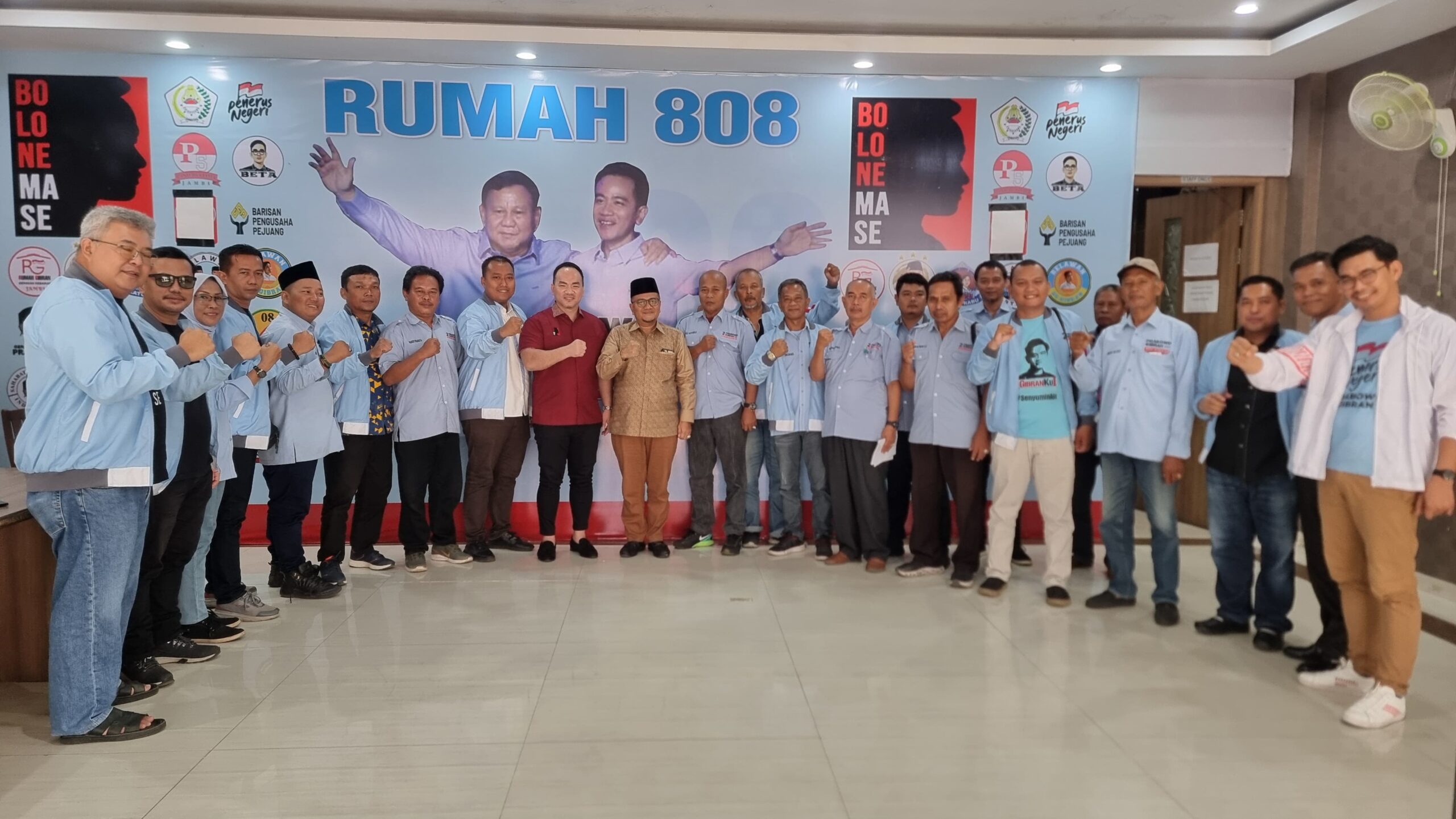 Keberhasilan memenangkan Pilpres pada Februari lalu, membuat seluruh tim pemenangan Prabowo - Gibran yang tergabung dalam Rumah 808 mendukung penuh H. Maulana sebagai Calon Walikota Jambi periode 2024 - 2029.
