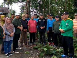Gotong Royong bersama Warga Tanjung Sari, Maulana Sambangi dan Berikan Santunan Warga yang Sakit
