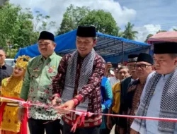 Ketua DPRD Provinsi Jambi Potong Pita Peresmian Masjid Raya Baiturrahim Rantau Keloyang