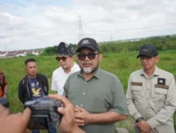 Sekda Sudirman Periksa Peta Area Stockpile Batubara di Aur Duri