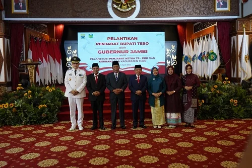 Gubernur Jambi Al Haris, secara resmi melantik Varial Adhi Putra sebagai Pj Bupati Tebo, bertempat di Ruang Auditorium Rumah Dinas Gubernur Jambi, Senin (01/04/2024).