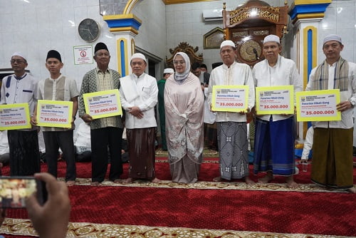 Gubernur Jambi Al Haris, menyampaikan, pada bulan suci ramadhan yang penuh barokah dan mulia ini semua umat muslim berlomba-lomba mencari barokah bulan ramadhan,