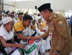 Lepas JCH Kloter 23, Gubernur Al Haris: Pemprov Jambi Komitmen Berikan yang Terbaik Bagi Jemaah