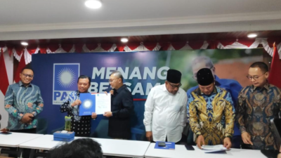 Al Haris saat terima SK dukungan dari PAN