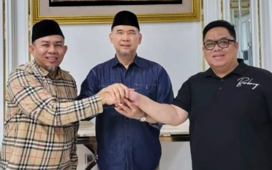 Sy Fasha (tengah) dukung HAR (kiri) dan Guntur (kanan) untuk Pilwako Jambi 2024.