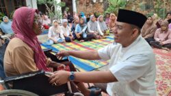 Bacawako Jambi H Abdul Rahman bersama emak emak. Foto : dok tim