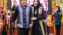 Al Haris-Hesnidar Haris Kenalkan Tenun Songket Batik Jambi di Catwalk