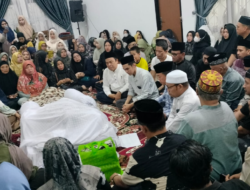 Al Haris Melayat ke Rumah Duka Rektor UIN Alm Prof Asad Isma
