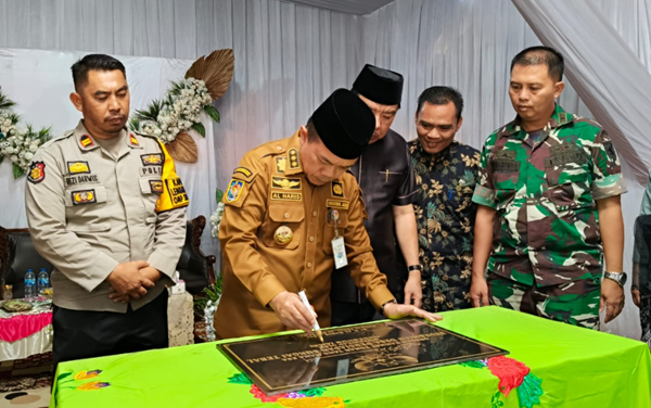 Gubernur Jambi , Al Haris Resmikan Desa Persiapan Sungai Tebal