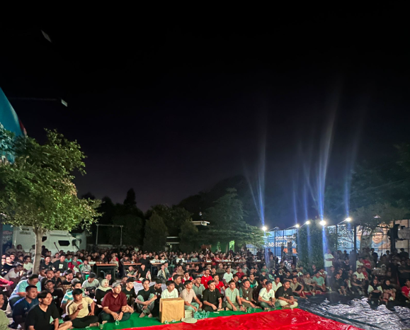 Nobar Indonesia vs Australia di Posko Pemenangan Rumah Besamo Haris-Sani