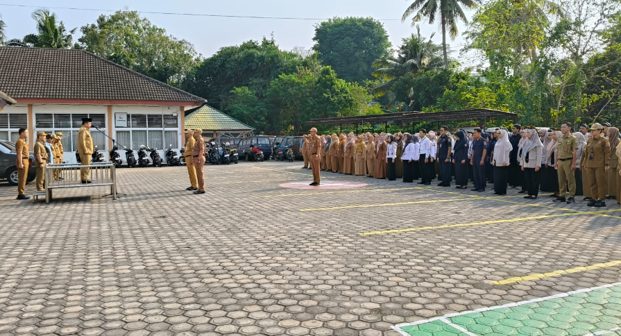 Gubernur Jambi, Al Haris memimpin apel gabungan jajaran kesehatan di Kantor Dinas Kesehatan Provinsi Jambi.