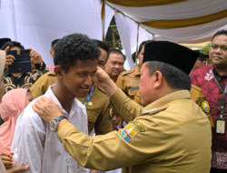 Bernilai Miliaran Rupiah, Gubernur Al Haris Serahkan Dumisake Pendidikan, Modal UMKM Hingga Bedah Rumah untuk Warga Tanjab Barat