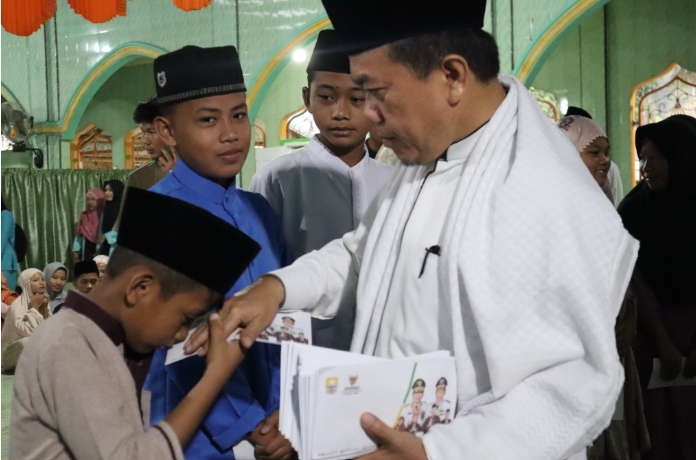 Gubernur Jambi, Al Haris melaksanakan kegiatan safari subuh di Masjid Raya Baitusalam, Desa Kunkai, Kecamatan Bangko, Kabupaten Merangin.