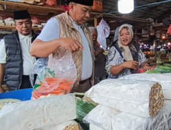 Video Momen H Abdul Rahman dan H Andi Muhammad Guntur Disambut Antusias di Pasar Angso Duo