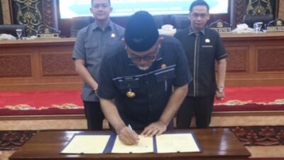 Pjs. Gubernur Sudirman bersama DPRD Provinsi Jambi Sepakati Ranperda Kawasan Tanpa Rokok
