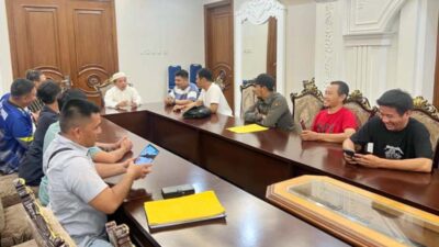 Gubernur Jambi Al Haris yang juga ketua Asosiasi Pemerintah Provinsi Seluruh Indonesia (APPSI) menerima aspirasi Aliansi Honorer Indonesia