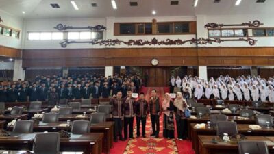 Sebanyak 186 Santri Akhir PKP Al Hidayah Provinsi Jambi Melakukan Kunjungan Belajar Ke DPRD Provinsi Jambi.