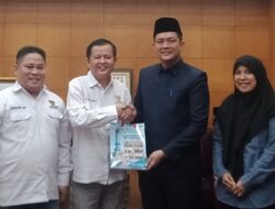 Ketua DPRD Provinsi Jambi M Hafiz Terima Laporan Kinerja Komisi Informasi 2024