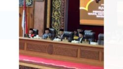 Ketua DPRD Provinsi Jambi, M Hafiz Fattah memimpin langsung rapat Paripurna peresmian dan pelantikan Wakil Ketua (Waka) II DPRD Jambi, Samsul Ridwan.