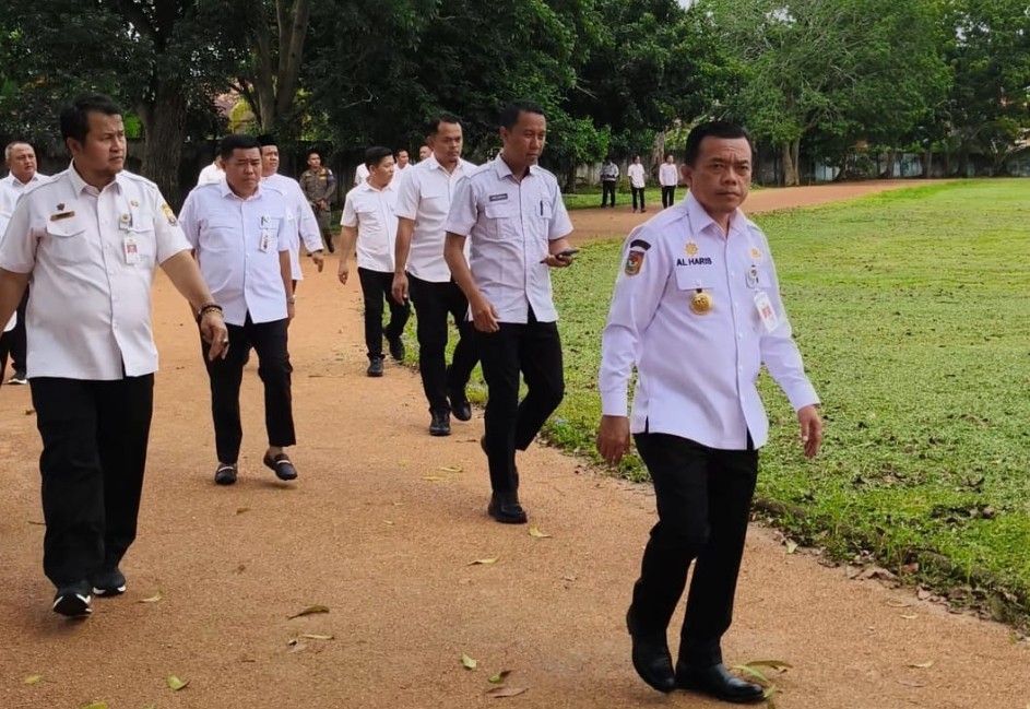 Pemerintah Provinsi Jambi akan fokus membenahi sarana dan prasarana olahraga untuk kemajuan prestasi atlet-atlet Jambi.