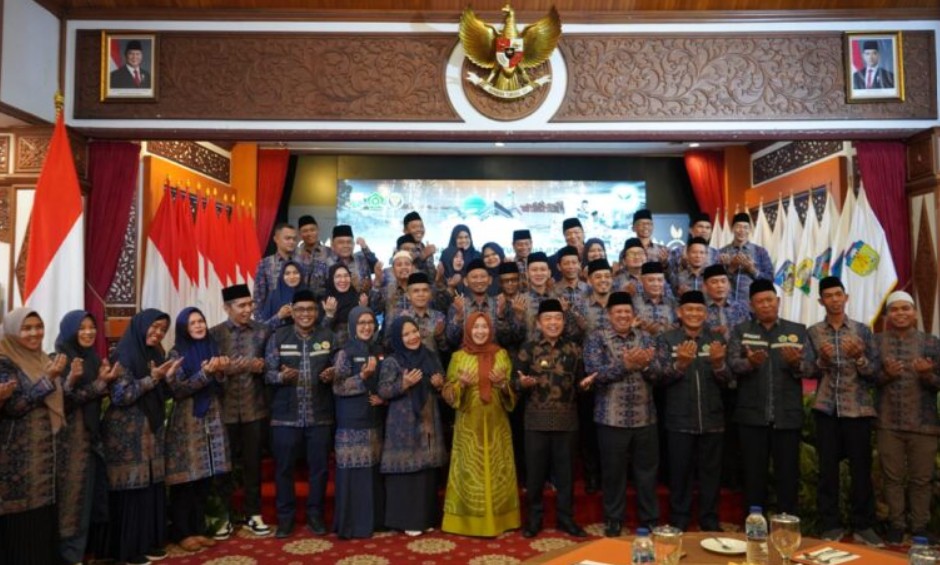 Gubernur Jambi, Al Haris mengukuhkan 54 Petugas Haji Kloter, Petugas Haji Daerah dan Pembimbing Ibadah (KBIHU) Provinsi Jambi tahun 1446 H/2025 M.