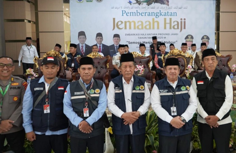 Abdullah Sani Ingatkan Jaga Fisik, Mental dan Kesehatan ke JCH Kloter 13 Jambi