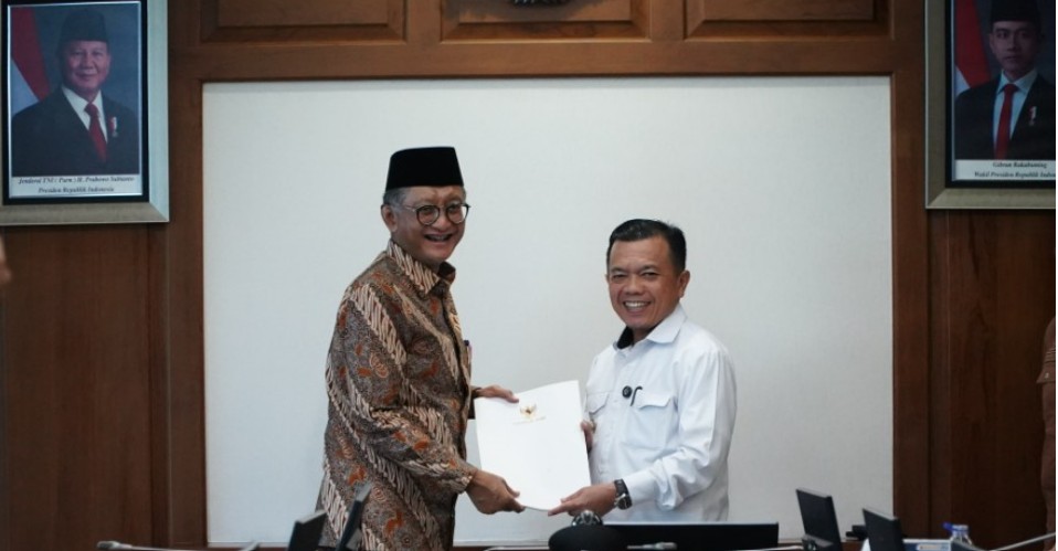 Gubernur Jambi, Al Haris, bersama para Bupati/Wali Kota se-Provinsi Jambi dan anggota Komisi V DPR RI melakukan kunjungan resmi ke Kementerian Pekerjaan Umum (PU) di Kantor Kementerian PU