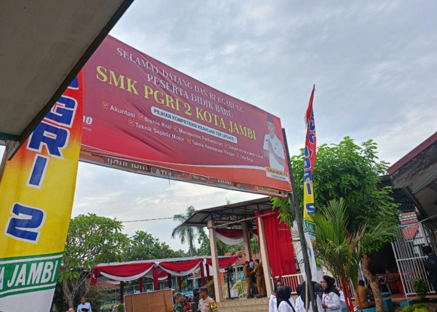 Gubernur Jambi, Al Haris menghadiri dan menjadi pembicara utama pada Talk Show Maraknya Judi Online dikalangan Pelajar yang diselenggarakan SMK PGRI 2.