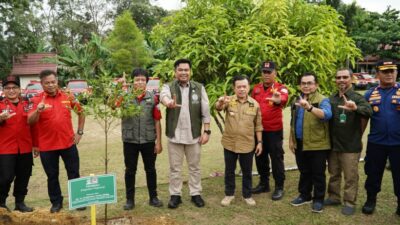 Gubernur Al Haris Dampingi Wamen Sulaiman Kunjungi PT. WKS dan Manggala Agni.