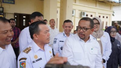 Gubernur Jambi, Dr. H. Al Haris, S.Sos, MH mendampingi Wakil Kepala Staf Kepresidenan (KSP), Dr. Muhammad Qodari, S.Psi., M.A., meninjau kesiapan Sekolah Rakyat dan pembentukan Koperasi Desa/Kelurahan Merah Putih di Kabupaten Tanjung Jabung Timur.