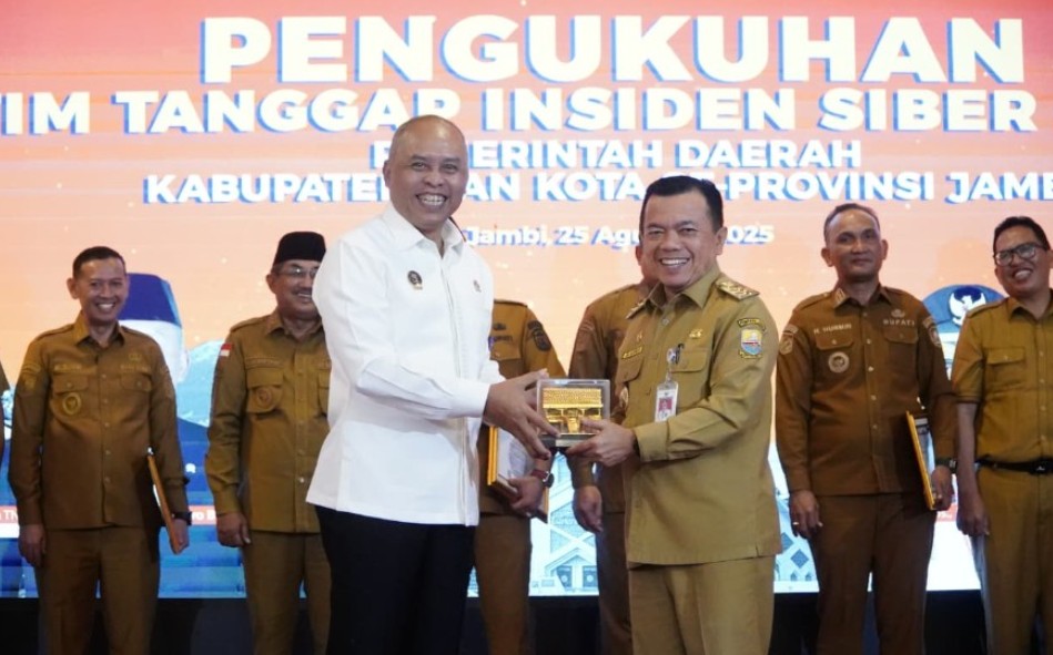 Gubernur Al Haris Terima Penghargaan Jambi Jadi Provinsi ke-6 Lengkapi Tim Tanggap Insiden Siber, Tegaskan Perkuat Ketahanan Digital Daerah