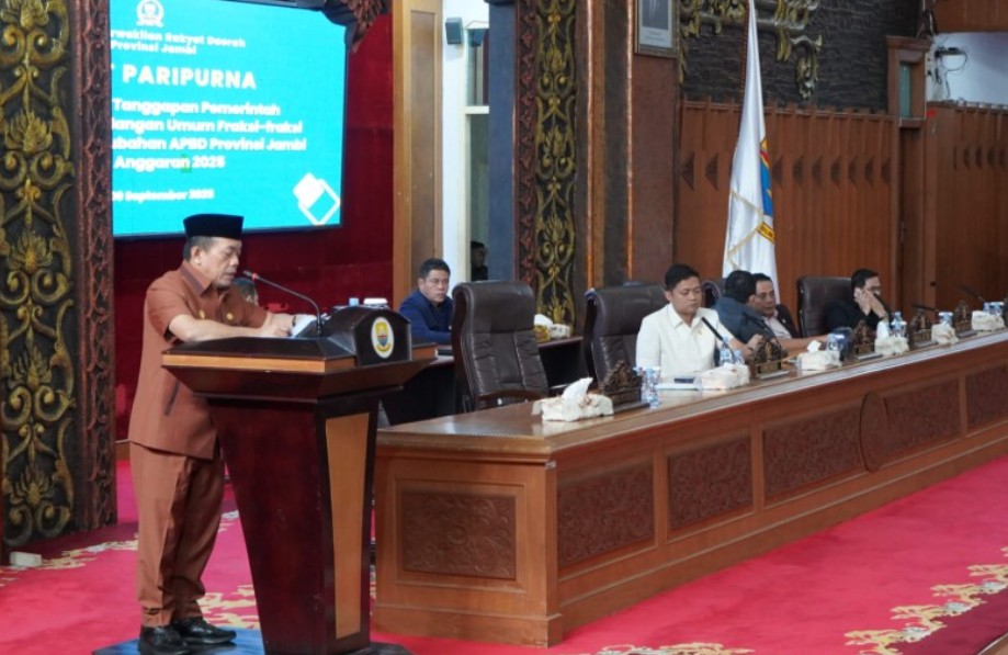 Gubernur Al Haris Beri Jawaban Atas Pandangan Umum Fraksi-Fraksi Terkait APBD Perubahan 2025