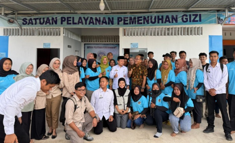 Tinjau SPPG di Pemayung, Gubernur Al Haris Minta Beli Bahan Pokok di Jambi Agar Perputaran Ekonomi Semakin Meningkat