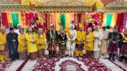 Hj. Hesti Haris Saksikan Penganugerahan Gelar Adat kepada Bupati Tanjung Jabung Timur