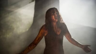 “Sinopsis Carrie 2013: Teror, Penghinaan, dan Balas Dendam di Sekolah Menengah”